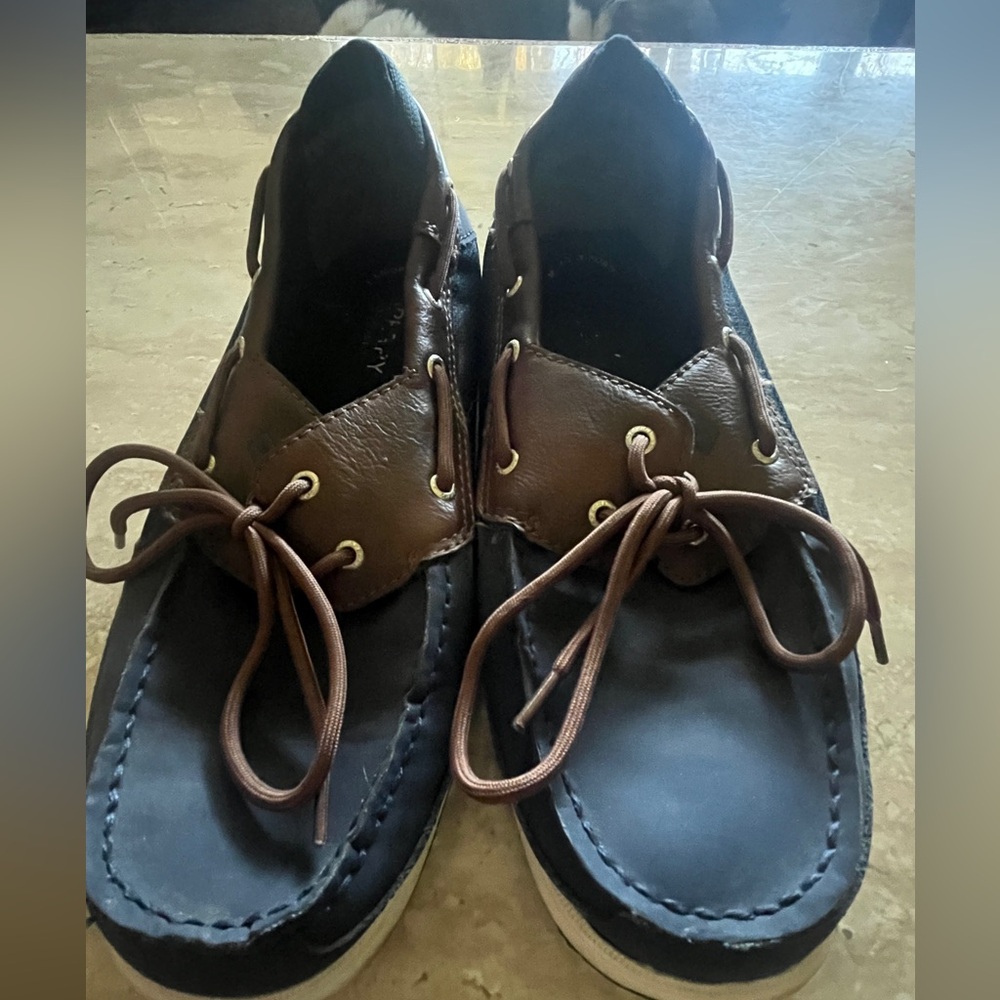 Sperry Boys Brown and Navy Boat Shoes - fit women size 9